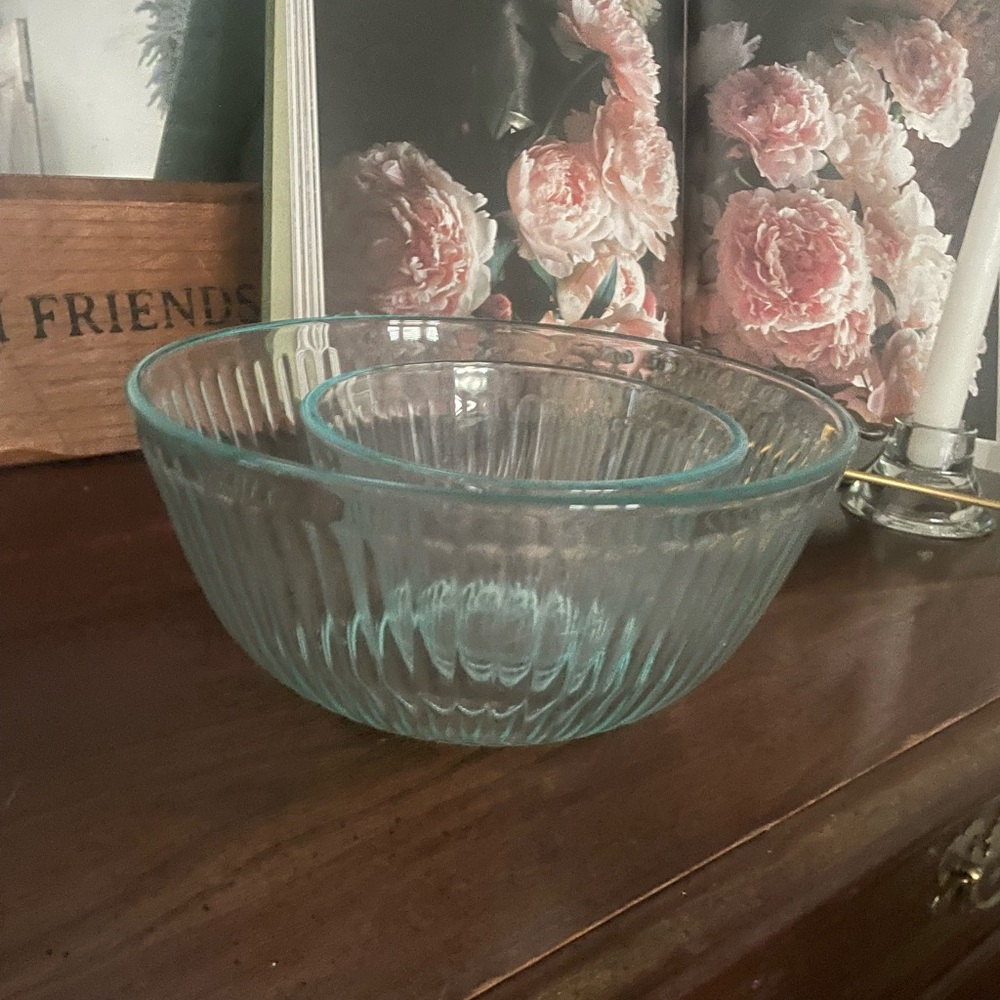 Pyrex 7401-S & 7403-S Glass Mixing Bowls – Set of 2